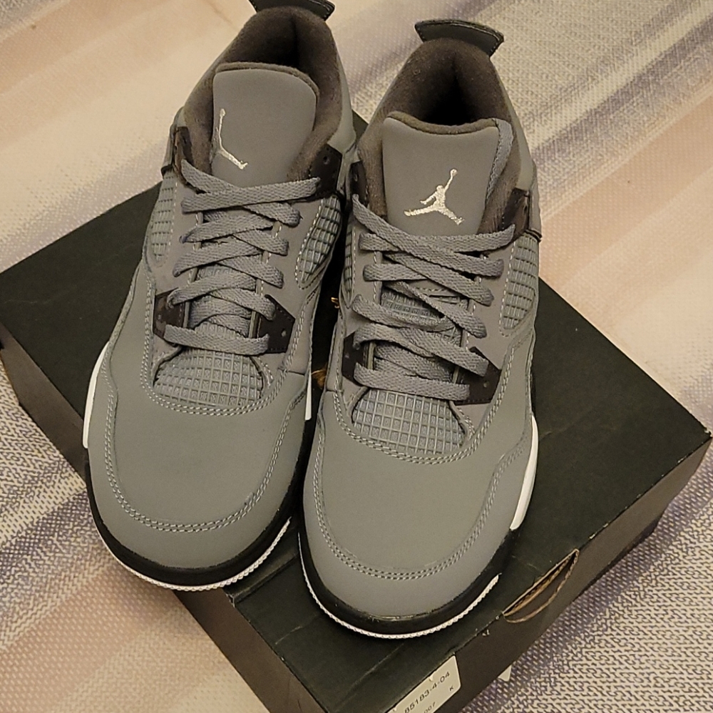 Jordan retro 4's
